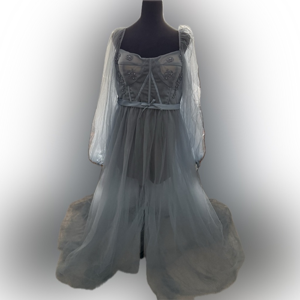 Elegant Dramatic Gray Evening Gown - Picture 3 of 9